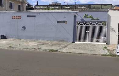 Imagem: A casa possui 3 Banheiros, 1 Vaga na garagem, 248m² de Área