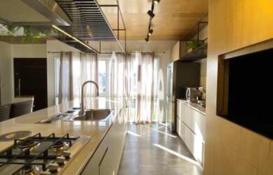 Imagem: A casa possui 3 Dormitórios, 2 Banheiros, 3 Vagas na garagem