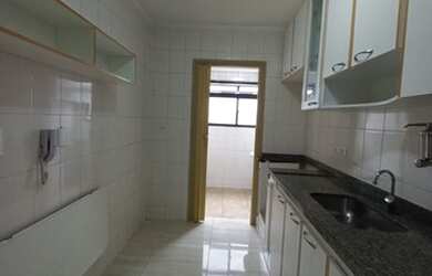 Imagem: O apartamento possui 2 Dormitórios, 1 Banheiro, 1 Vaga na garagem