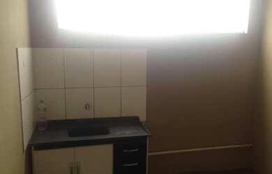 Imagem 8: Aluga Galpão com mezanino, possui 300 metros e 3 banheiros, na Vila Campo...