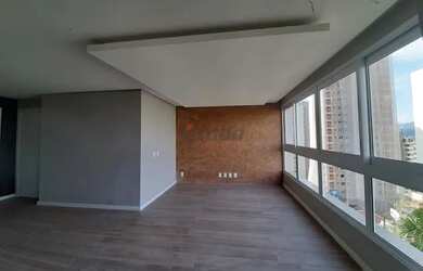 Imagem: O apartamento possui 1 Dormitório, 2 Banheiros, 2 Vagas na