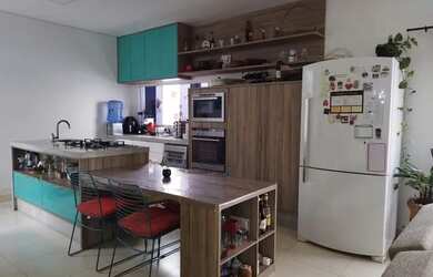 Imagem: A casa em condomínio possui 3 Dormitórios, 2 Banheiros, 2