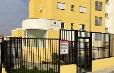 Imagem: O apartamento possui 2 Dormitórios, 1 Banheiro, 1 Vaga na garagem