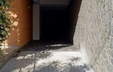 Imagem: A casa possui 4 Dormitórios, 4 Banheiros, 5 Vagas na garagem