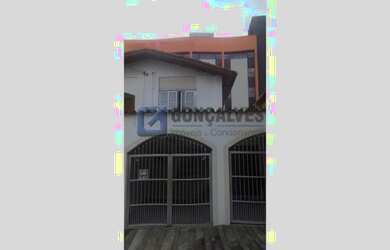 Imagem: A casa possui 2 Dormitórios, 1 Banheiro, 2 Vagas na garagem