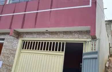 Imagem: A casa possui 3 Dormitórios, 2 Banheiros, 1 Vaga na garagem