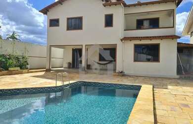 Imagem: A casa em condomínio possui 4 Dormitórios, 5 Banheiros, 4