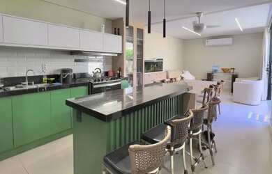 Imagem: A casa em condomínio possui 4 Dormitórios, 3 Banheiros, 2