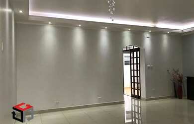 Imagem: A casa possui 3 Dormitórios, 3 Banheiros, 4 Vagas na garagem