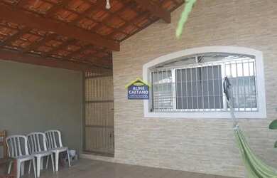 Imagem: A casa possui 2 Dormitórios, 2 Banheiros, 2 Vagas na garagem