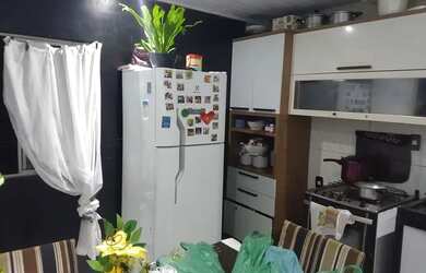 Imagem 2: Alugo casa. Varanda, 1 Banheiroe2 Dormitórios