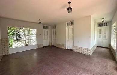 Imagem 1: Casa em Itapuã. 100m² de Área, 3 Vagas na garageme3 Dormitórios