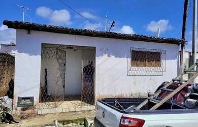 Imagem: A casa possui 2 Dormitórios, 1 Banheiro e está localizado