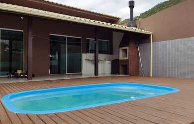 Imagem: A casa possui 3 Dormitórios, 1 Banheiro, 1 Vaga na garagem