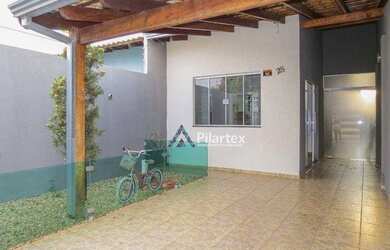 Imagem: A casa possui 3 Dormitórios, 2 Banheiros, 1 Vaga na garagem