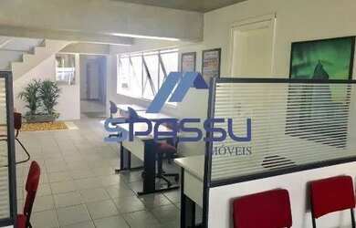 Imagem: O depósito possui 300m² de Área e está localizado em Estoril