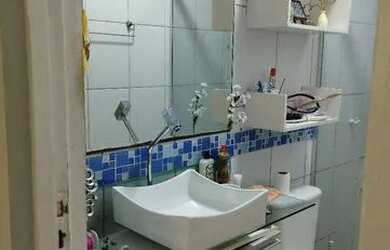 Imagem: O apartamento possui 2 Dormitórios, 1 Banheiro, 1 Vaga na garagem