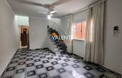 Imagem: A casa possui 2 Dormitórios, 2 Banheiros, 2 Vagas na garagem