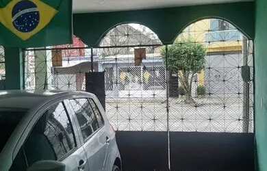Imagem: A casa possui 4 Dormitórios, 2 Banheiros, 1 Vaga na garagem