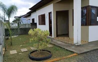 Imagem: A casa possui 2 Dormitórios, 1 Banheiro, 1 Vaga na garagem