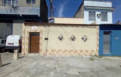 Imagem: A casa possui 1 Dormitório, 1 Banheiro, Varanda e está localizado