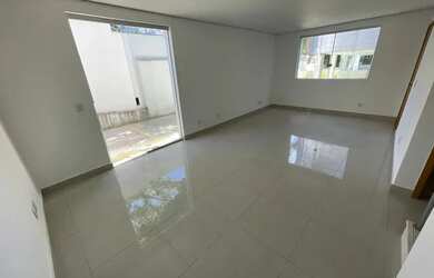 Imagem: A casa em condomínio possui 3 Dormitórios, 2 Banheiros, 2