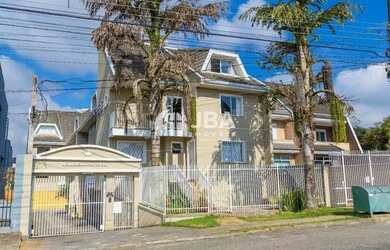 Imagem: A casa em condomínio possui 5 Dormitórios, 4 Banheiros, 3