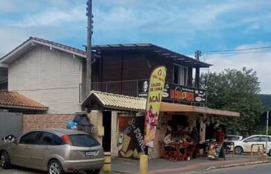 Imagem: A casa possui 3 Dormitórios, 2 Banheiros, 2 Vagas na garagem