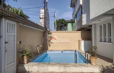 Imagem: A casa possui 3 Dormitórios, 3 Banheiros, 2 Vagas na garagem