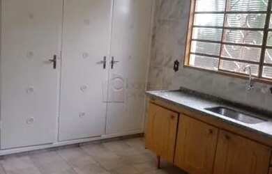 Imagem 3: Casa Padrão em Jundiaí. Churrasqueira, Varanda, 100m² de Áreae2 Vagas...