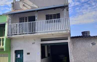 Imagem: A casa possui 3 Dormitórios, 3 Banheiros, 3 Vagas na garagem