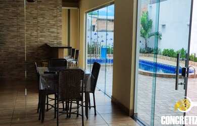 Imagem: A casa possui 4 Dormitórios, 5 Banheiros, 3 Vagas na garagem