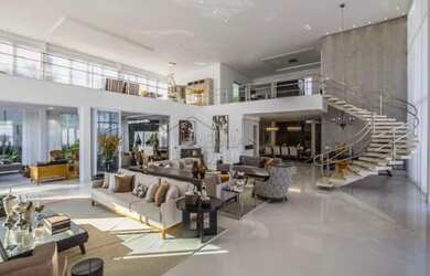 Imagem: A casa em condomínio possui 5 Dormitórios, 5 Banheiros, 5