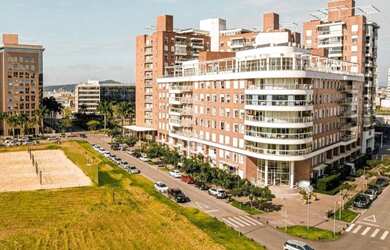 Imagem: O apartamento possui 3 Dormitórios, 3 Banheiros, 2 Vagas na