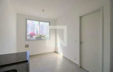 Imagem: O apartamento possui 1 Dormitório, 1 Banheiro, 1 Vaga na garagem