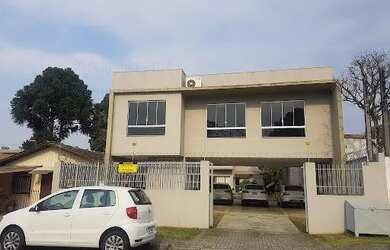 Imagem: A casa possui 1 Dormitório, 2 Banheiros, 5 Vagas na garagem