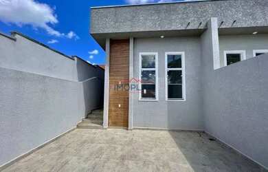 Imagem: A casa possui 3 Dormitórios, 2 Banheiros, 2 Vagas na garagem