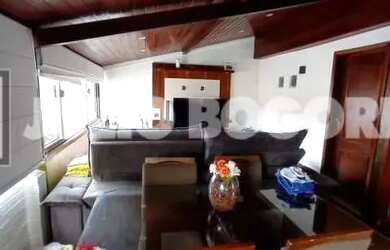 Imagem: A casa em condomínio possui 4 Dormitórios, 3 Banheiros, 2