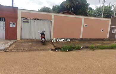 Imagem: A casa possui 2 Dormitórios, 1 Banheiro, 4 Vagas na garagem