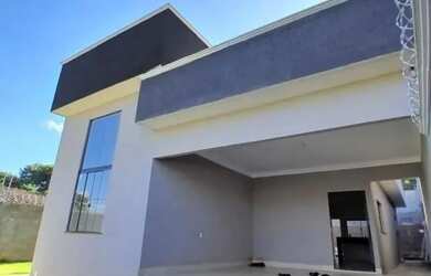 Imagem: A casa possui 3 Dormitórios, 2 Banheiros, 3 Vagas na garagem