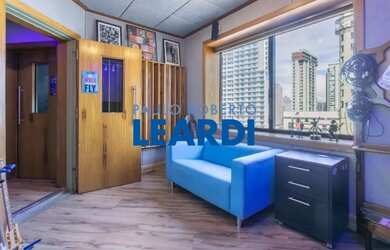 Imagem: O depósito possui 2 Vagas na garagem, 112m² de Área e está