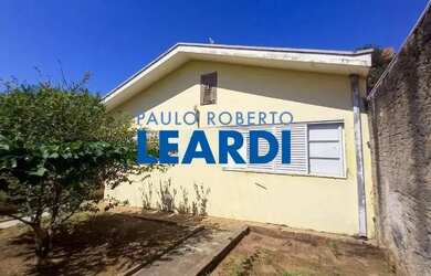 Imagem: A casa possui 2 Dormitórios, 2 Banheiros, 3 Vagas na garagem