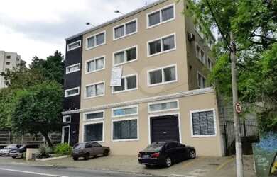 Imagem: O depósito possui 5 Vagas na garagem e 890m² de Área e está