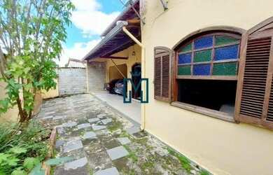 Imagem: A casa possui 5 Dormitórios, 4 Banheiros, 5 Vagas na garagem