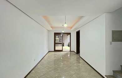 Imagem 6: Casa em Hípica. Churrasqueira, Varanda, Lareirae2 Vagas na garagem