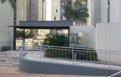 Imagem: O apartamento possui 3 Dormitórios, 1 Banheiro, 1 Vaga na garagem