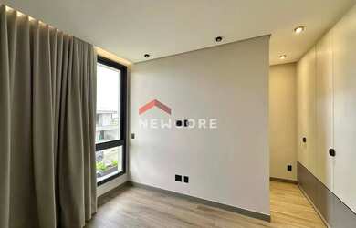 Imagem: A casa em condomínio possui 4 Dormitórios, 5 Banheiros, 4