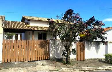 Imagem: A casa possui 3 Dormitórios, 3 Banheiros, 2 Vagas na garagem