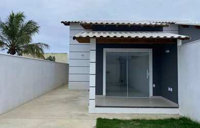 Imagem: A casa possui 2 Dormitórios, 1 Banheiro, 2 Vagas na garagem