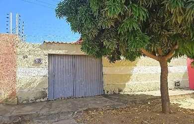 Imagem: A casa possui 2 Dormitórios, 1 Banheiro, 200m² de Área e